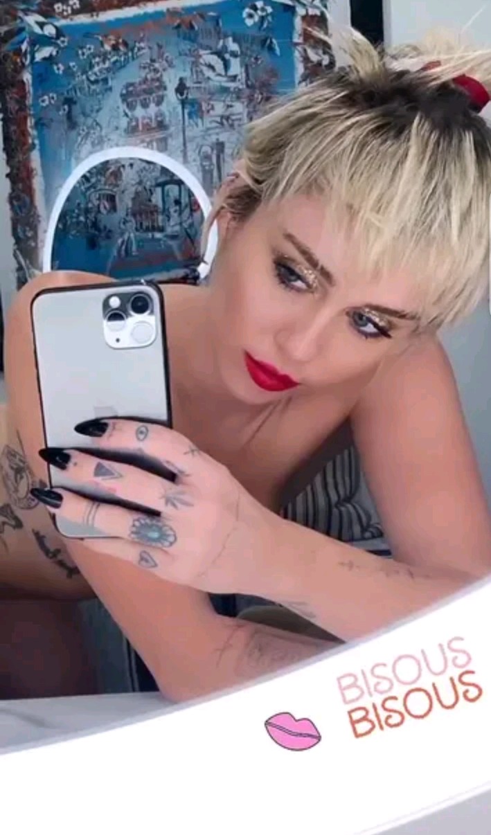 Miley Cyrus strips down for a series of nude mirror selfies as she shows off her gold eyeshadow