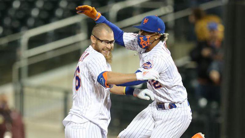 Mets' Kevin Pillar suffers nasal fractures after getting hit in the face by  pitch