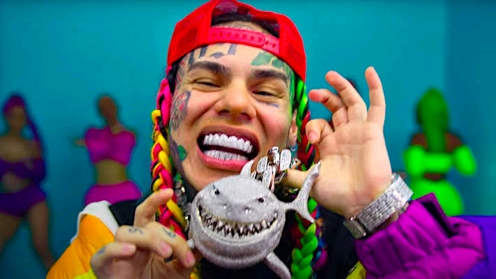 Tekashi 69 Accuses Billboard of Manipulating Top 100 Charts | Boombuzz