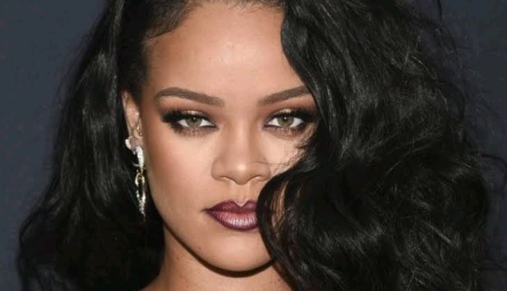 “People Who Use Them Are Brave” – Rihanna Gives Her Two Cents On Online Dating