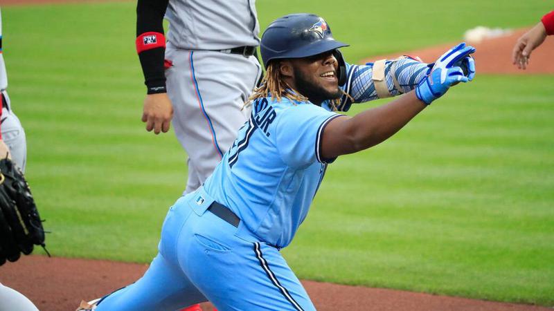 Vladimir Guerrero Jr. sports glove honoring his HOF father