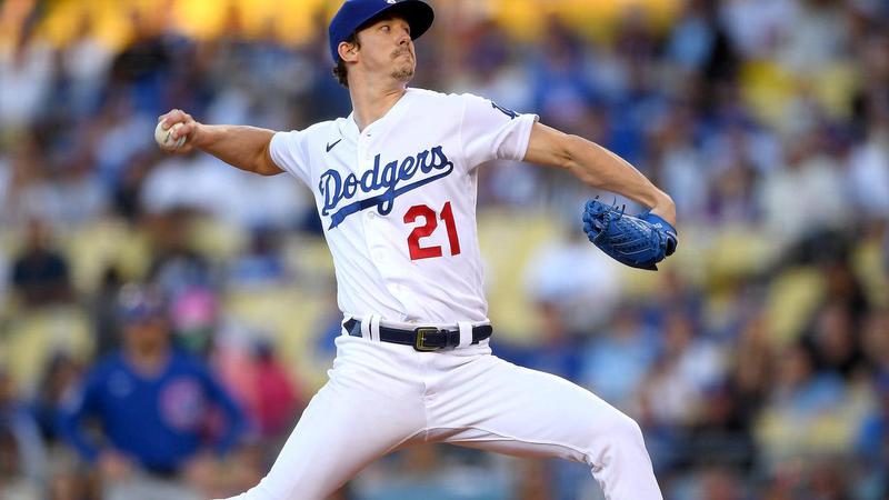 Buehler, Dodgers dominate 1st-place Giants 8-0