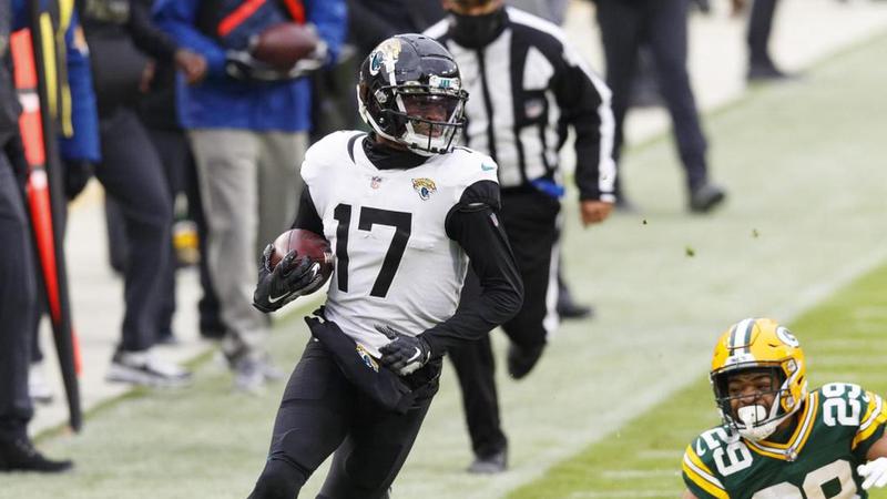 Jaguars WR Chark sidelined with broken finger on right hand