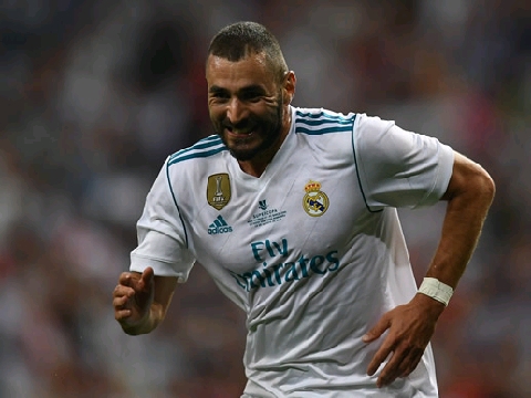 𝐒𝐈𝐌𝐈 on X: no football player drips better than benzema