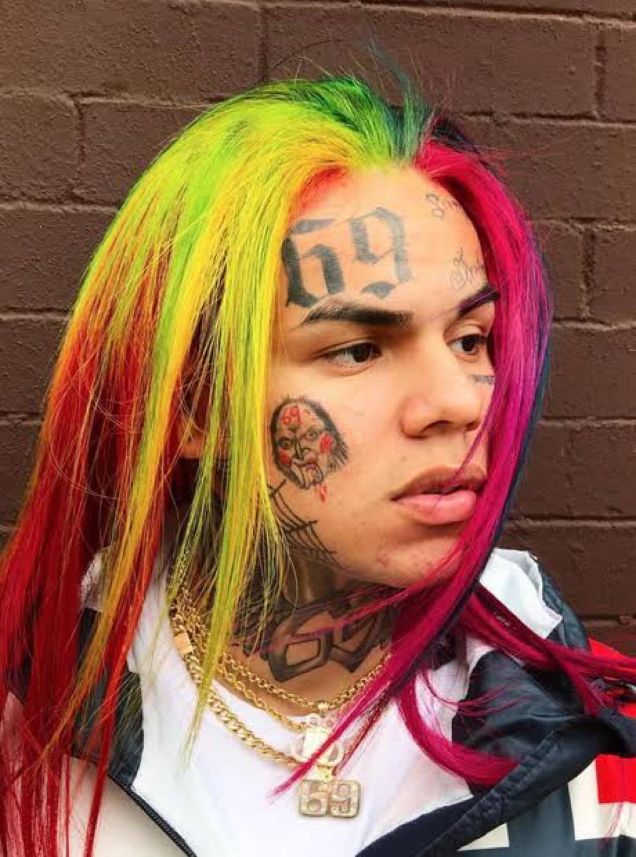 Is 6ix9ine Trying Too Hard To Stay Relevant By Attacking Blueface? 