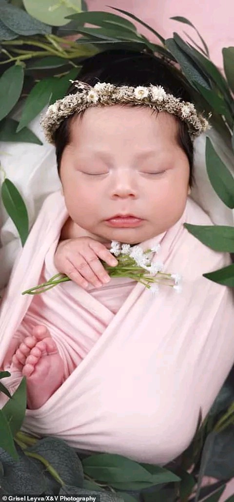 Husband Recreates Maternity Shoot with Daughter After Wife's Death