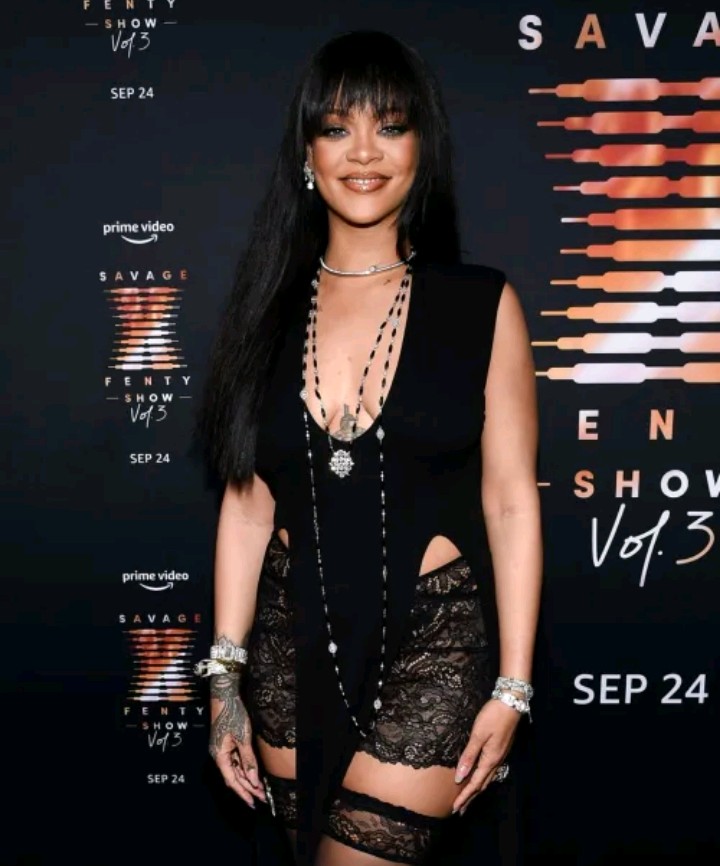 Rihanna Knows How to ~Work~ a Braless Look: See Photos!