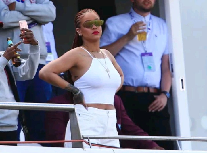 Rihanna Knows How to ~Work~ a Braless Look: See Photos!