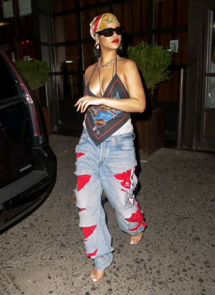 No Bra? No Problem! Rihanna Goes Braless During Shopping Trip - See The  Sexy Shots