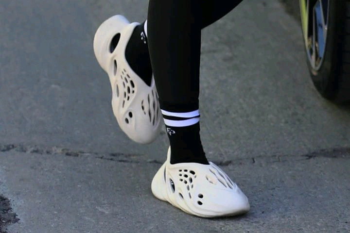 Lori Harvey Slips on Louis Vuitton Shearling Mules for Pilates Workout –  Footwear News