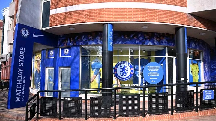 Chelsea credit cards temporarily frozen/How can a Club function without Money?This is Injustice