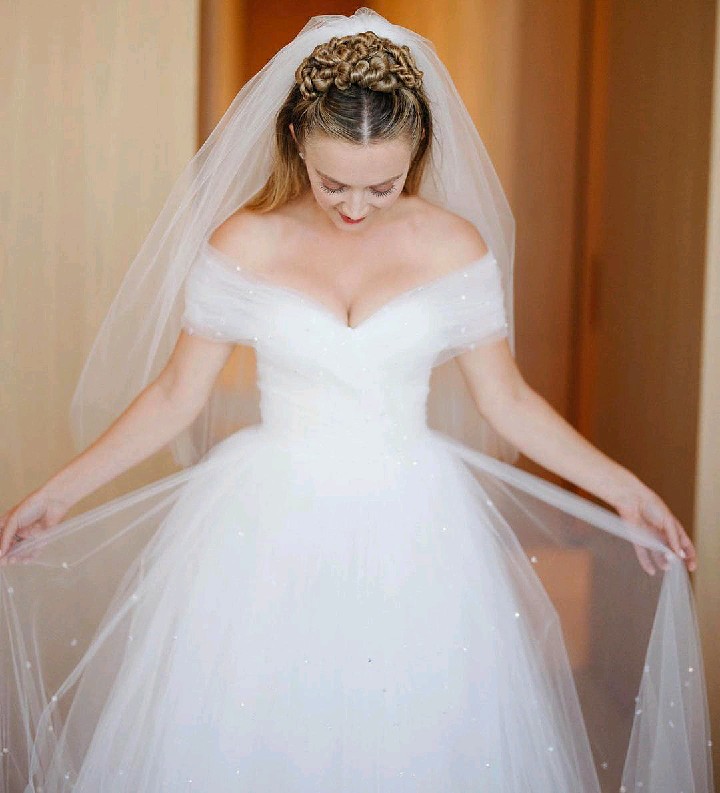 How Billie Lourd's Wedding Dress and 'Something Blue' Honored Her Late Mom Carrie Fisher
