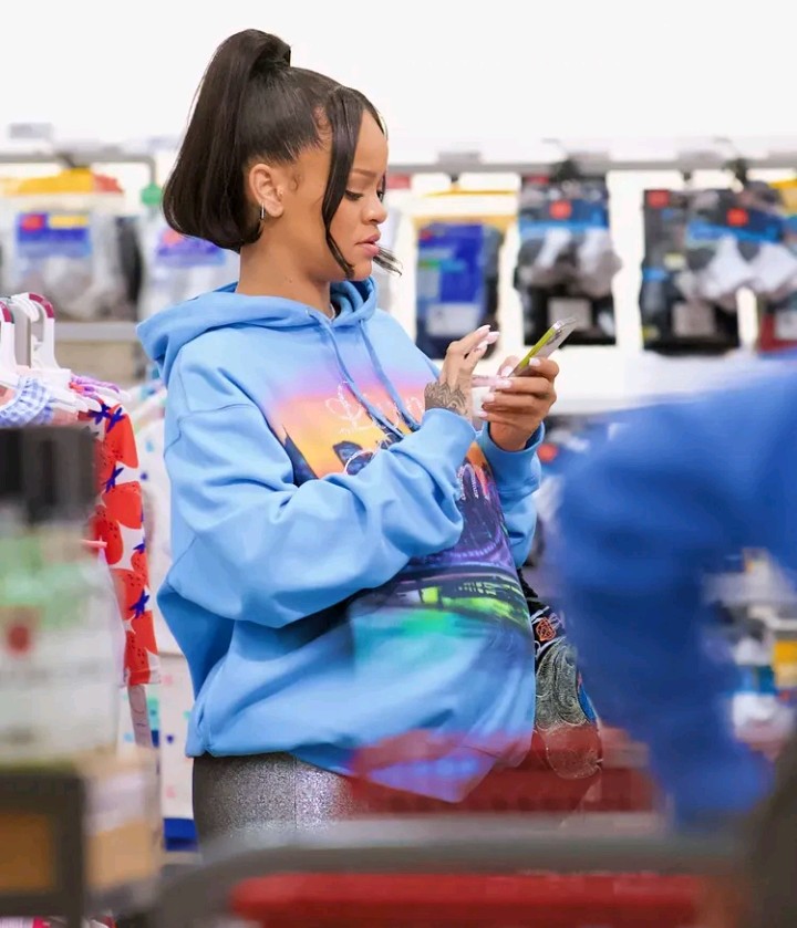 Rihanna, millionaire, goes economical baby shopping in LA, HINTS baby gender