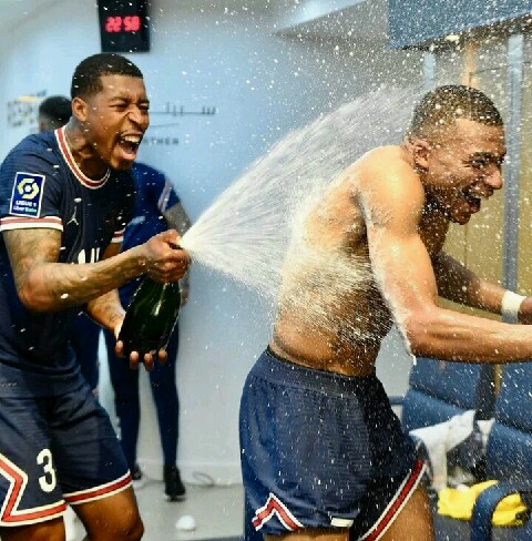 Photos of PSG Stars, Messi, Ramos, Mbappe, Others Celebrating After winning 10th League 1 Trophy.