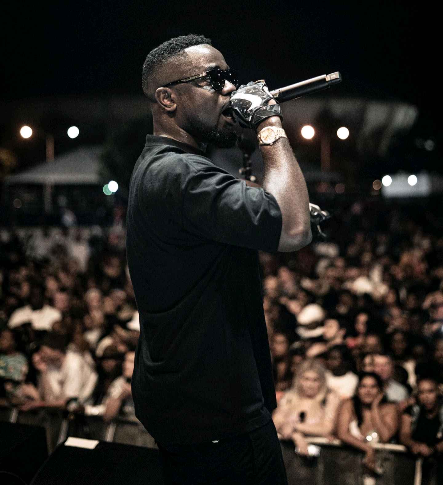 Check out below how Ghanaian musician "Sarkodie" has decided to welcome critics