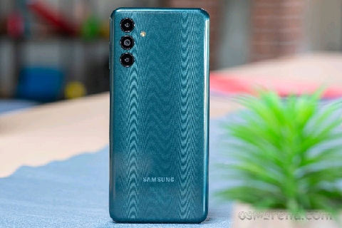 Samsung Galaxy A04s review : Intro, Specs, Unboxing