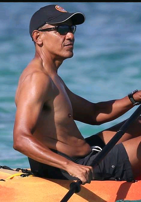 SEE WHAT FORMER PRESIDENT OF THE UNITED STATES, BARACK OBAMA WAS DOING IN THE OCEAN