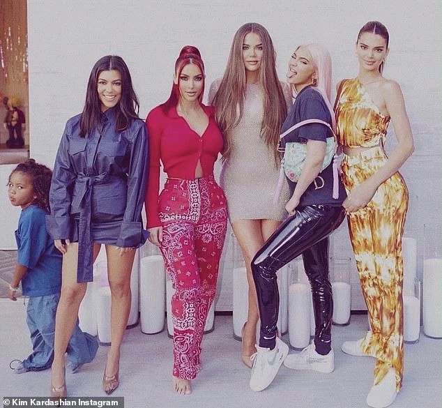 Kylie Jenner Displays Her Curves In Super Hot Ultra-tight Leggings -  Celebrities - Nigeria