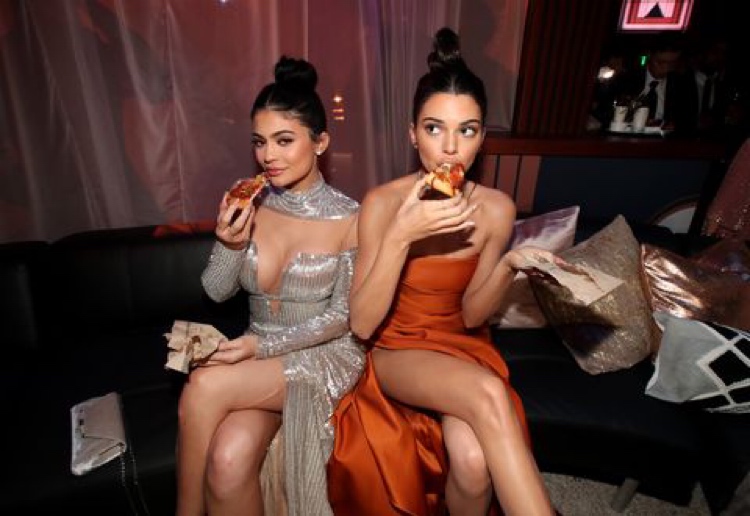 Why Kendall, Kylie, Kim, And The Kardashian-Jenner Family Aren't At The 2021 Golden Globes | Boombuzz Why Kendall, Kylie, Kim, And The Kardashian-Jenner Family Aren't At The 2021 Golden Globes | Boombuzz