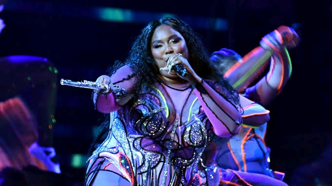 Stop The Rumours! Lizzo Did Not Stage Dive At A Concert 