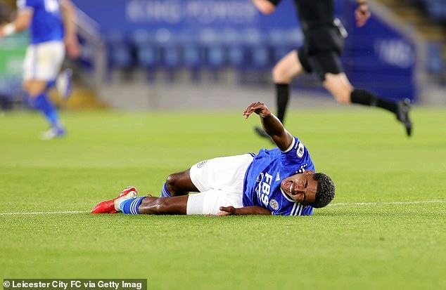 Leicester's Fofana suffers broken leg