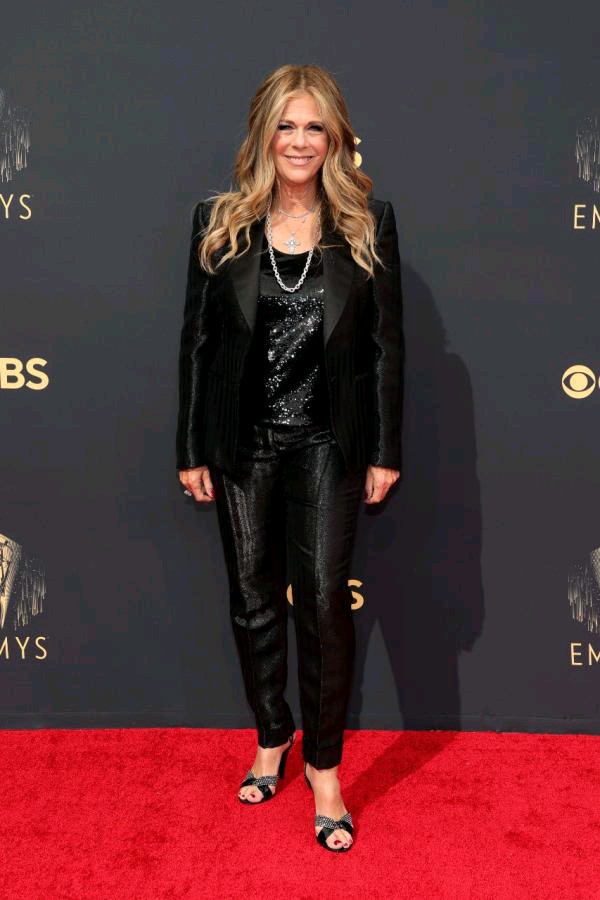 Emmy Awards 2021 Red Carpet: Kate Winslet, Elizabeth Olsen, Kaley Cuoco and more put up a stylish 