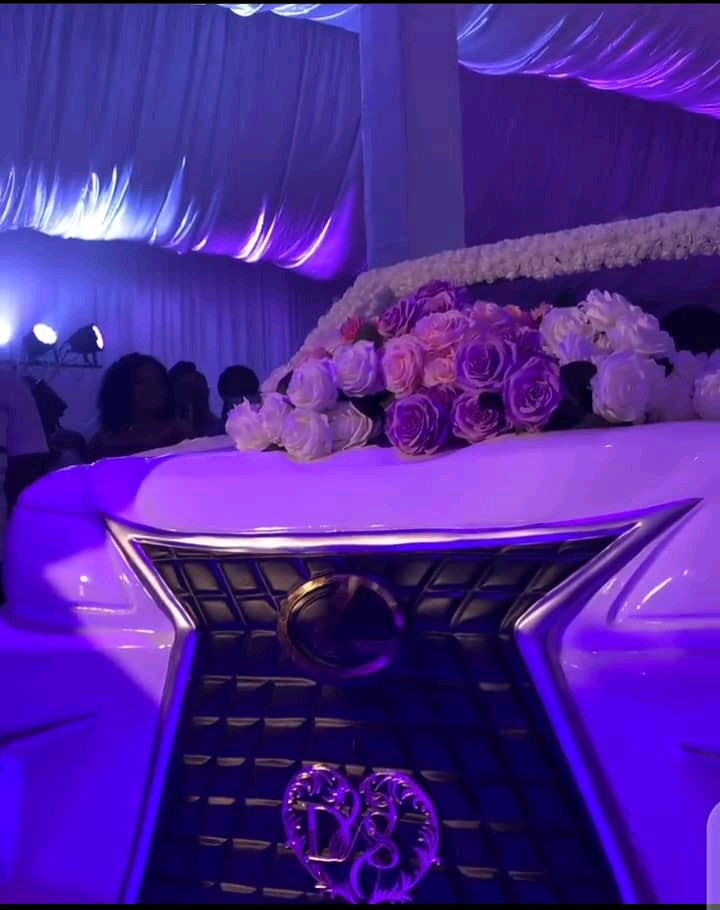  Reactions as couple use big white car cake at their wedding in video