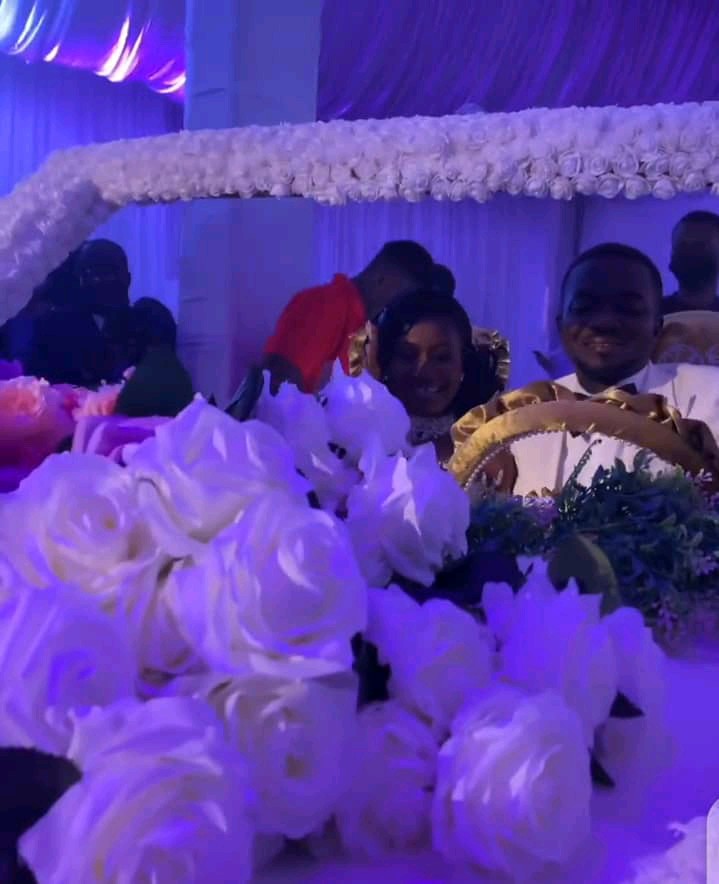  Reactions as couple use big white car cake at their wedding in video