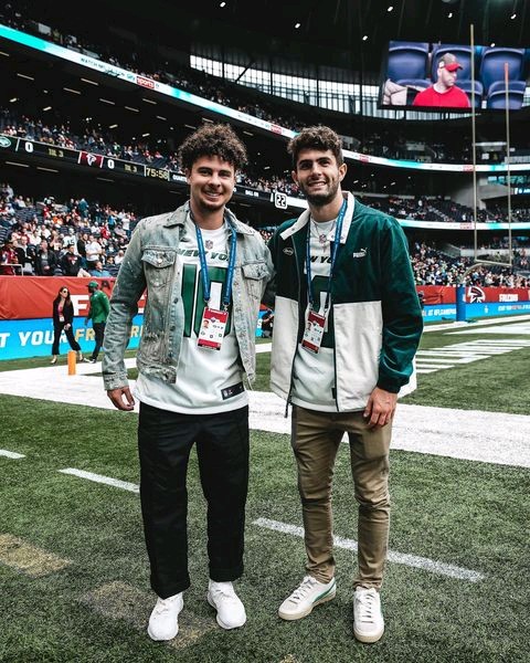 Pulisic supporting New York Jets in 2021 NFL London Games at Tottenham  Hotspur Stadium