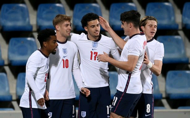 Emile Smith-Rowe rescues point for England U21s as Rhian Brewster shown red card
