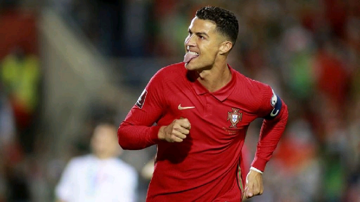 Cristiano Ronaldo helps a 2007 track become the number one song in