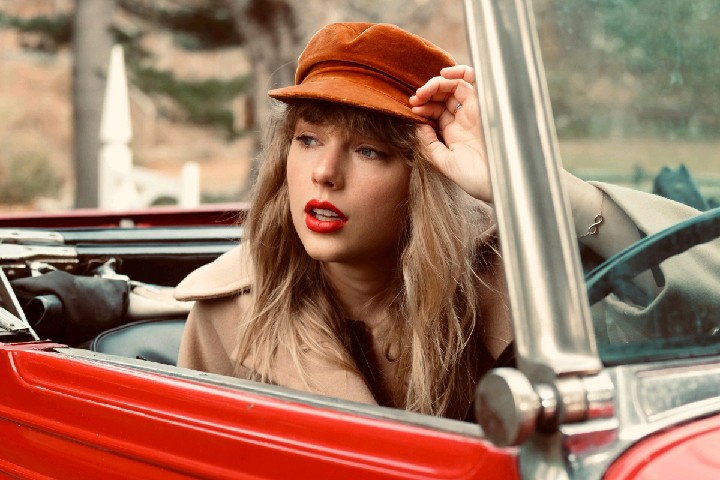 Taylor Swift drops Red (Taylor's Version) and thanks fans for inspiring her
