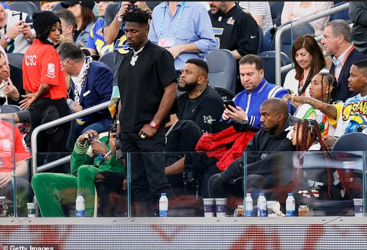 Odell Beckham Jr. tosses Super Bowl 2022 gloves to Kanye West, kids