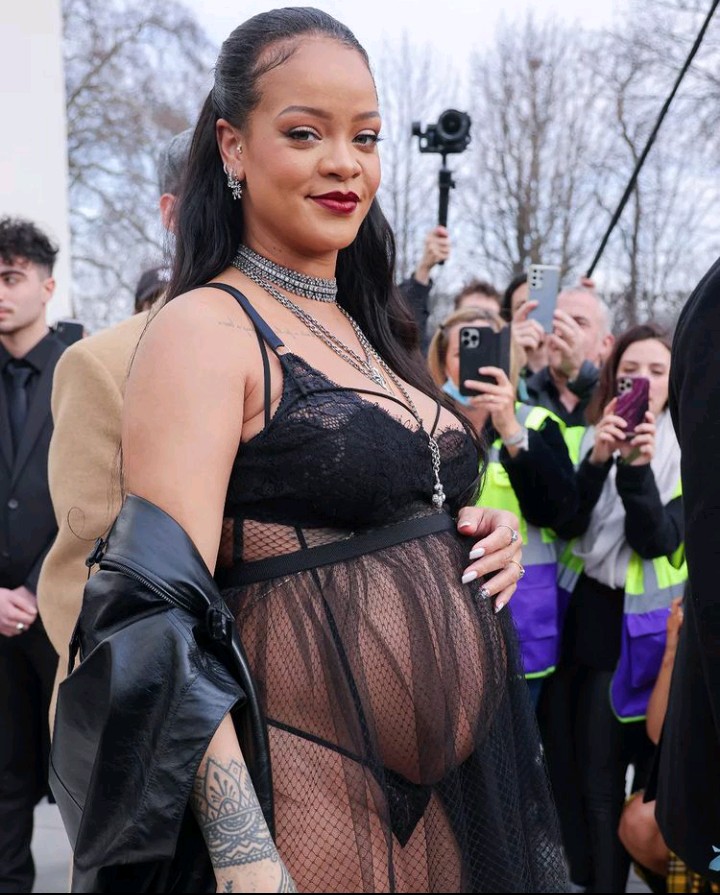 Rihanna Hilariously Fires Back at Onlooker Who Criticized Her Fashionably Late Dior Show Arrival