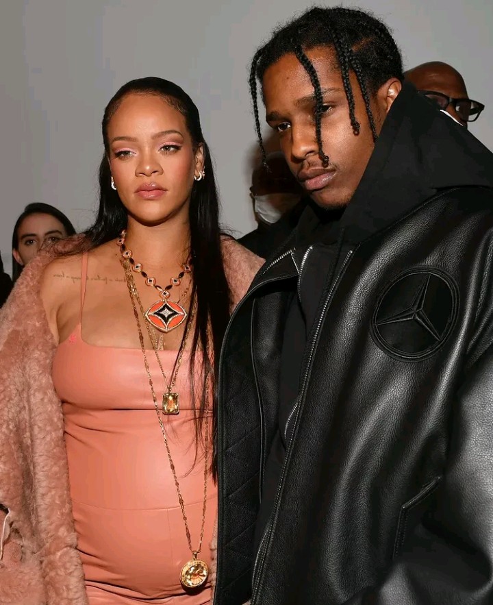 Fans think Rihanna may be expecting twins