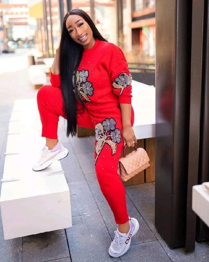 Ladies, Here Are 10 Easy Ways To Style Your Joggers This Season | Boombuzz
