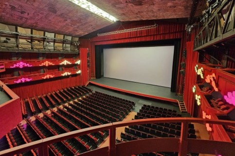Visita al Teatro Ariston di Sanremo: la storia, il Festival e i segreti del palco
