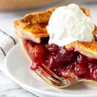 Warm cherry pie