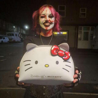 HELLO KITTY PSYCHO! </3