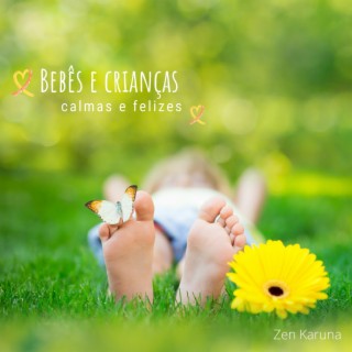 Bebês e crianças calmas e felizes