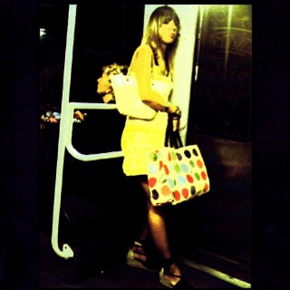 Noia al metro