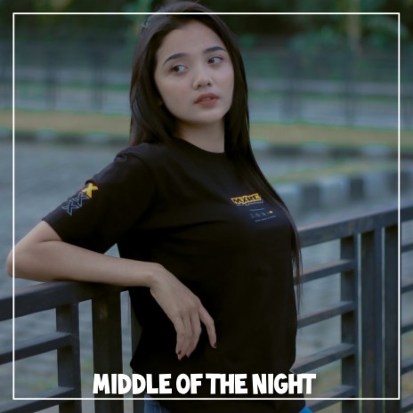 Middle of the Night | Boomplay Music