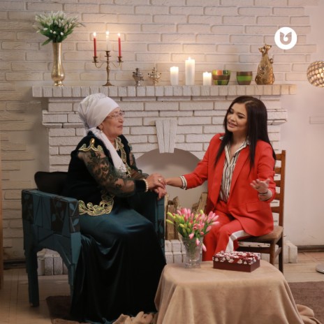 Бас айналдыратын шырынды балапандардың эротикалық фотосуреттері