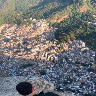 FAVELA CHEIA DE TINTA