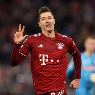 Bayern runs riot over Salzburg, Liverpool through despite Inter loss