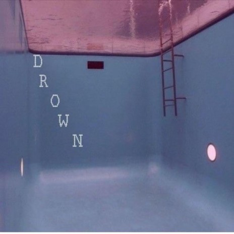 Drown 溺れる
