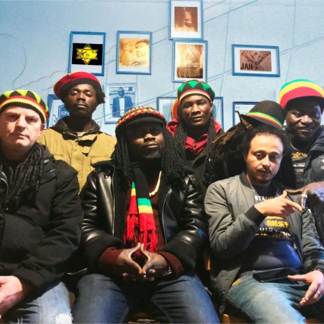 Wetin Man Do Man ft. Ras Tafari Youths Tunkan Family | Boomplay Music