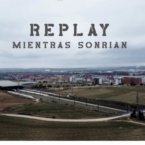 MIENTRAS SONRÍAN | Boomplay Music