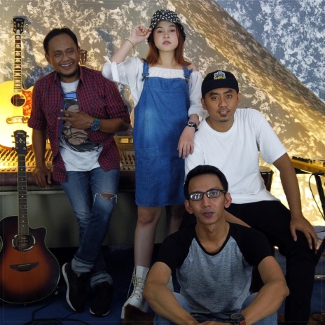 Cucak Rowo ft. Masindo Acoustic | Boomplay Music