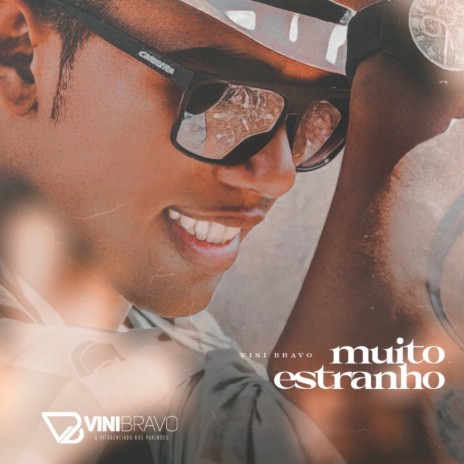 Muito Estranho | Boomplay Music